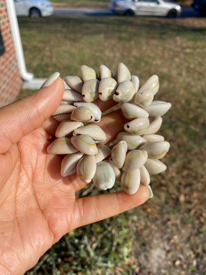 Plain Cowrie Bracelet
